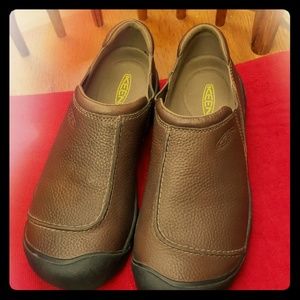 Men's new leather.  keen casual shoes size us 9